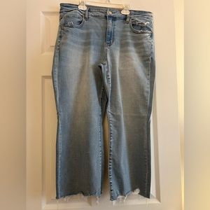 Women's American Eagle kick boot cropped jeans! Never worn.